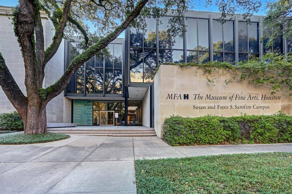 A host of museums are close by.
