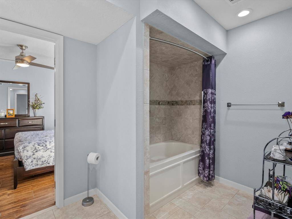 Combination Tub and Shower and Modern Tiling Coordinated color schemes Create a Cohesive Interior Design Throughout