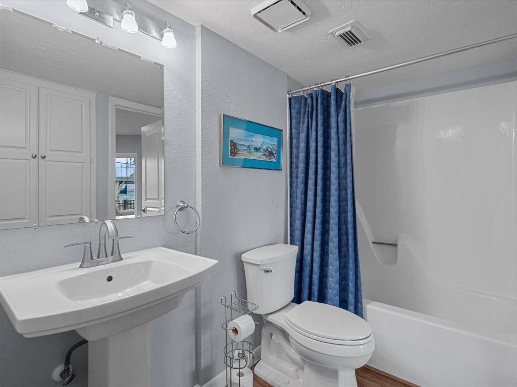 DownStairs  Full Bath