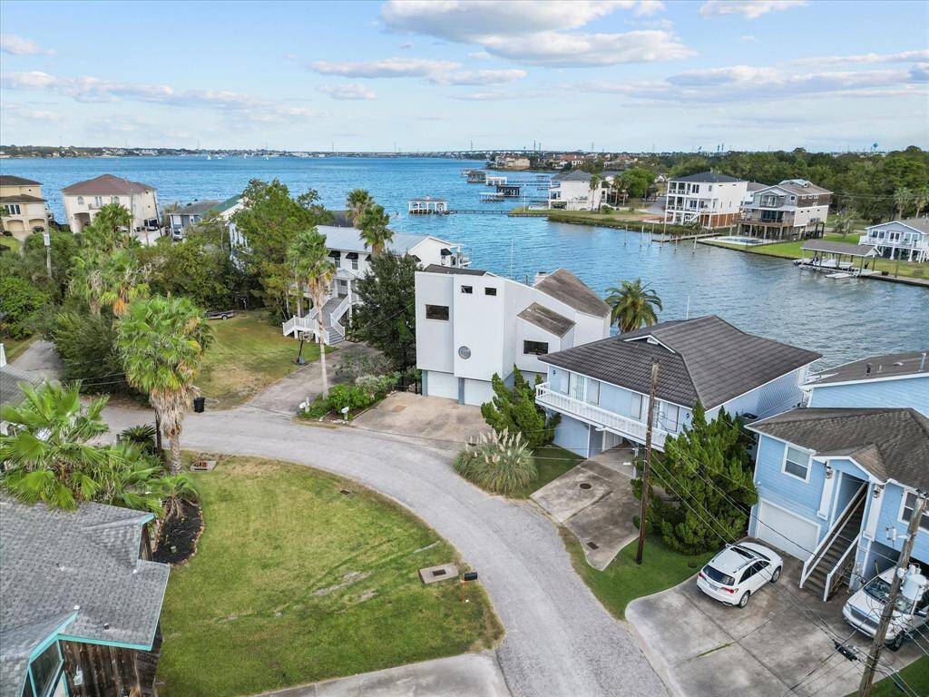 Secluded Street with Limited Traffic, Offering a Quiet and Peaceful Setting.