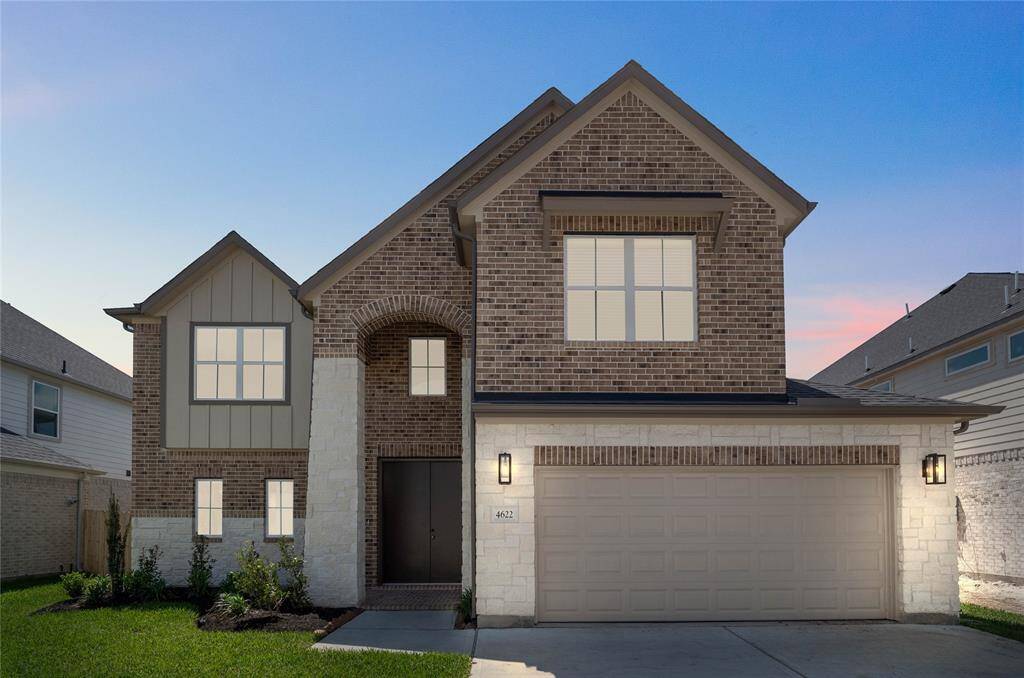 Welcome home to 4622 Whisperwood Drive located in the community of Briarwood Crossing and zoned to Lamar