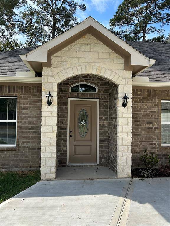 Step through this beautiful stone archway and into a home where warmth and elegance await.The Texas star door welcomes you with a touch of character, inviting you into a space filled with tons of possibility! Come inside and make it yours!