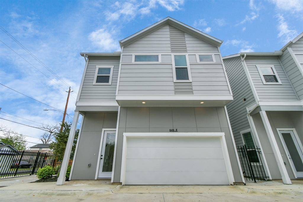 Welcome to 849 Mansfield Street Unit E! Step into your future home, a stunning 3 Bedroom 2.5 Bath 1,490SF Contemporary Elysium Builders New Construction located inside a charming gated community conveniently located just minutes from Downtown Houston, the medical center, the museum district, and the zoo.