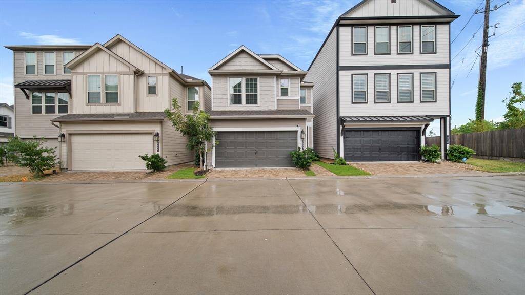 Welcome to 10507 Marston Vineyard Drive!