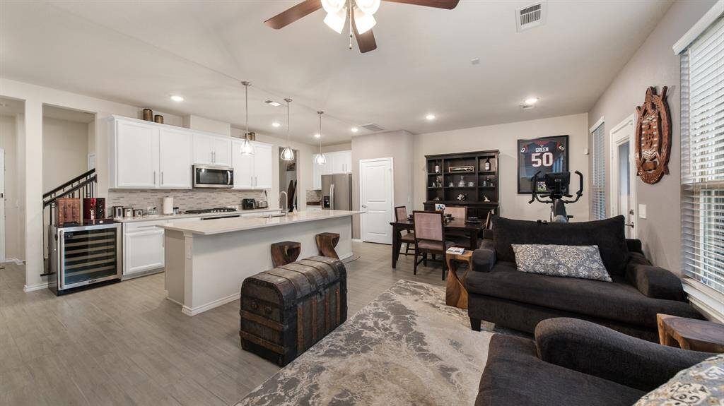 Abundant natural light poursthrough windows, creating a brightand inviting atmosphere.