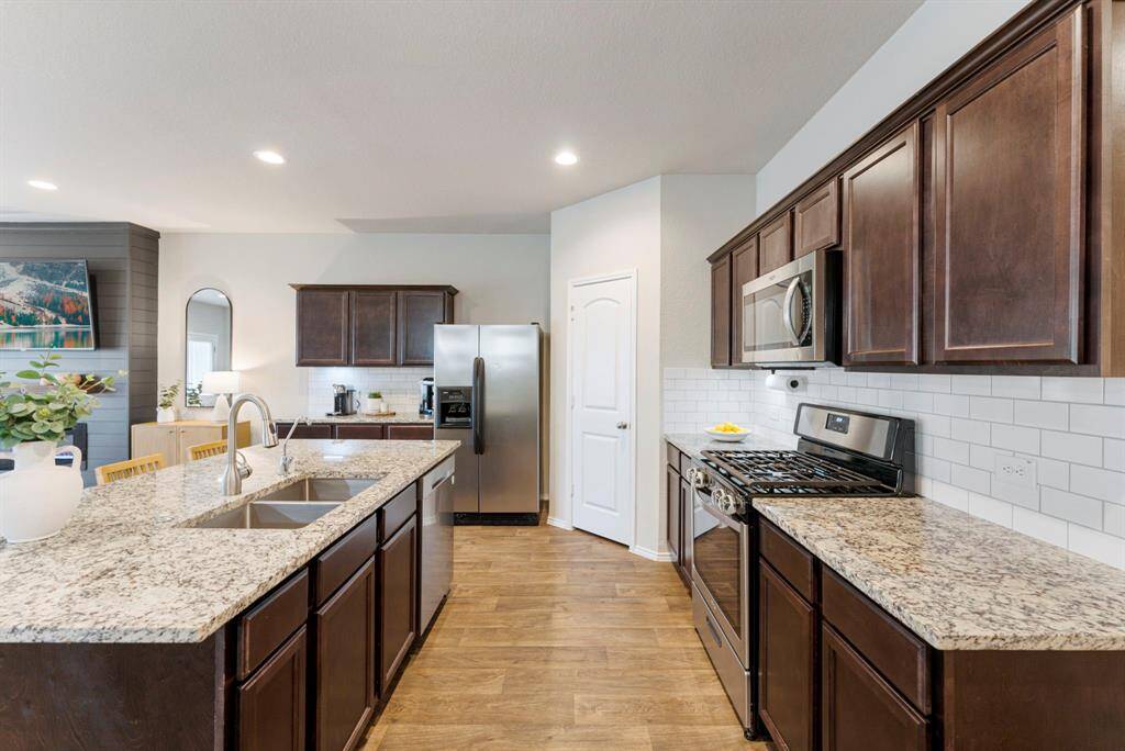Enjoy ample counter space, perfect for prepping & serving your favorite meals.