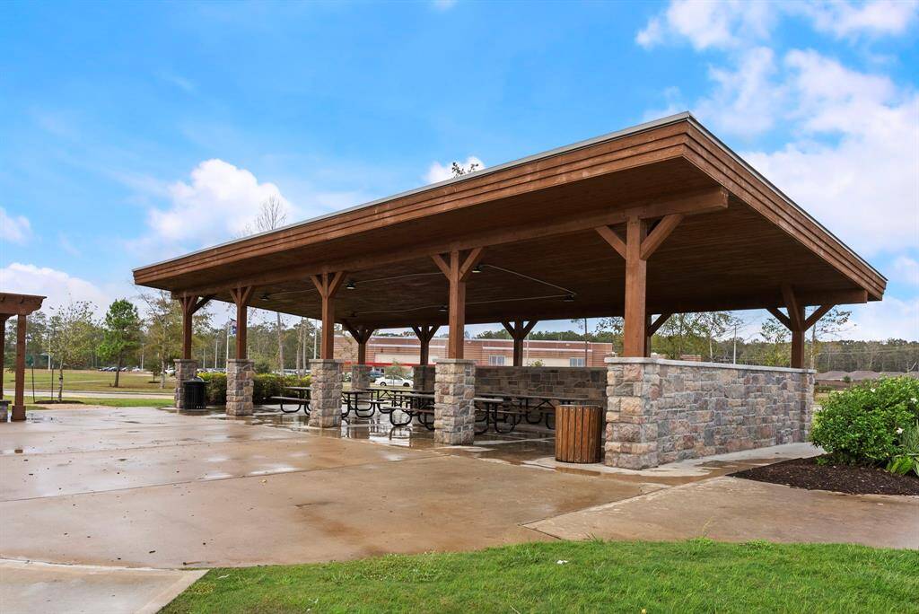 A wonderful gathering space for the community, ideal for visiting with neighbors & friends.