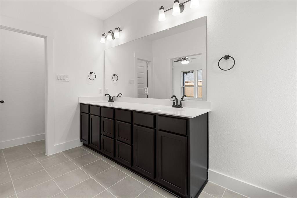 With thoughtful storage solutions tucked away, everything you need is at your fingertips,