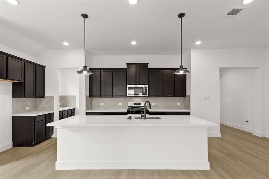 A huge kitchen island that will be the envy of all your friends at your next happy hour!