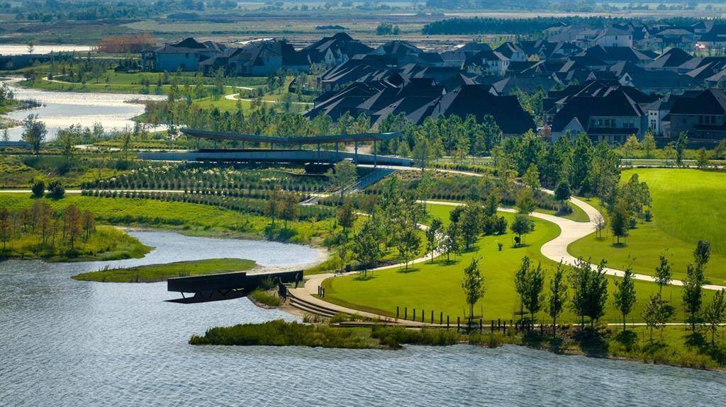 Enjoy breathtaking views of Bridgeland's picturesque Prairieland, where lush greenery and serene landscapes create a tranquil backdrop for everyday living. Whether you're strolling along the trails or simply taking in the scenery from your home, the beauty of Prairieland adds an extra dimension of relaxation and enjoyment to life in Bridgeland.