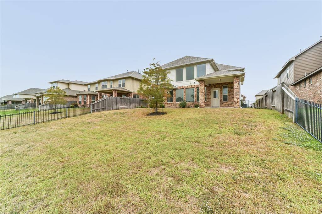 With a private dock and tranquil sunsets this elegant retreat is ideally situated in the heart of Katy. Hop into a boat from the dock and enjoy a warm day on the water.
