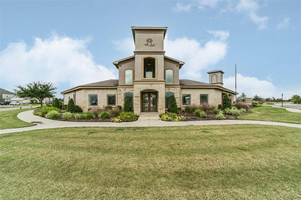 Marcello Lakes offers amazing amenities including a pool, tennis court, breathtaking lakes, and gorgeous walking trails.