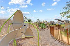 At Marcello Lakes, we want you to get out and enjoy outdoor life, right in the community. Explore the open space. Fish in the pond. Take out a kayak. You can do it all, because we have it all.