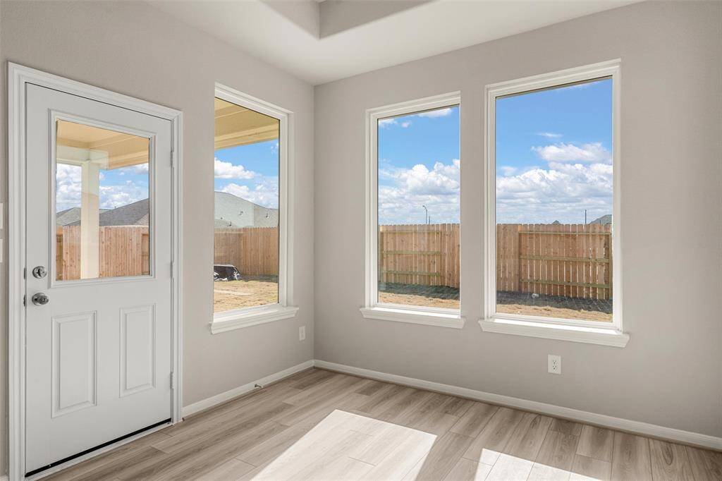 note: Sample product photo. Actual exterior and interior selections may vary by homesite.