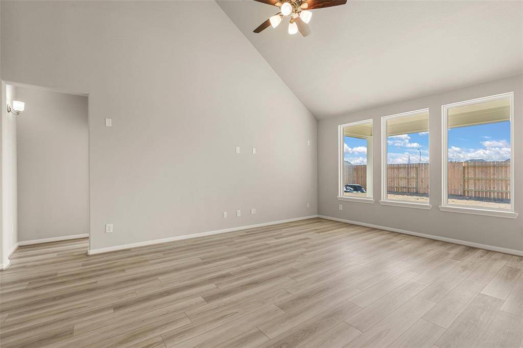 note: Sample product photo. Actual exterior and interior selections may vary by homesite.