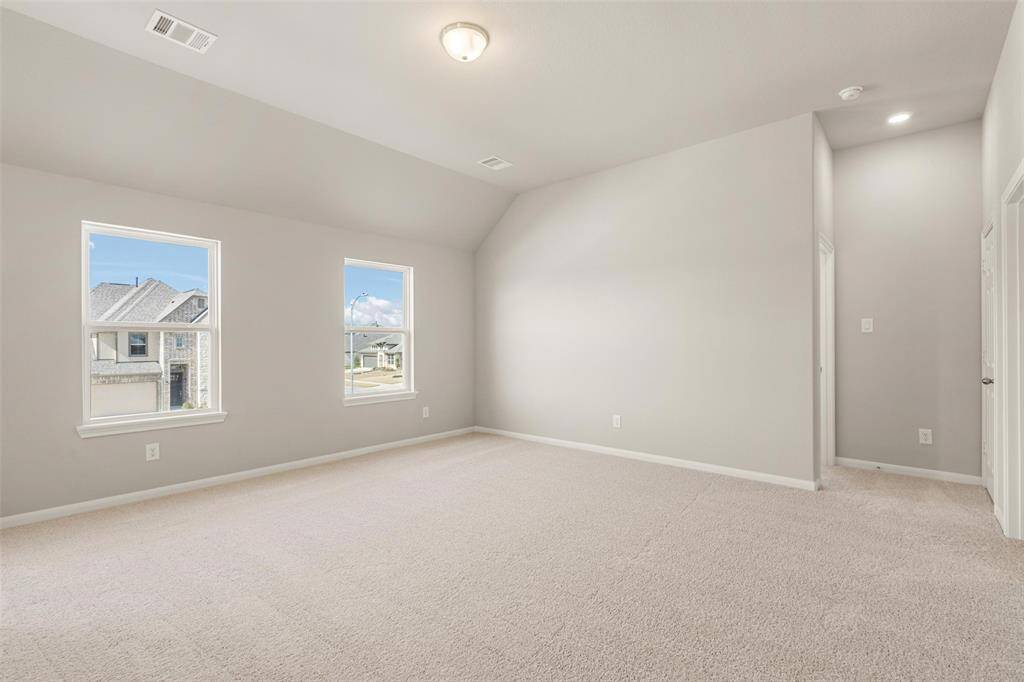 note: Sample product photo. Actual exterior and interior selections may vary by homesite.