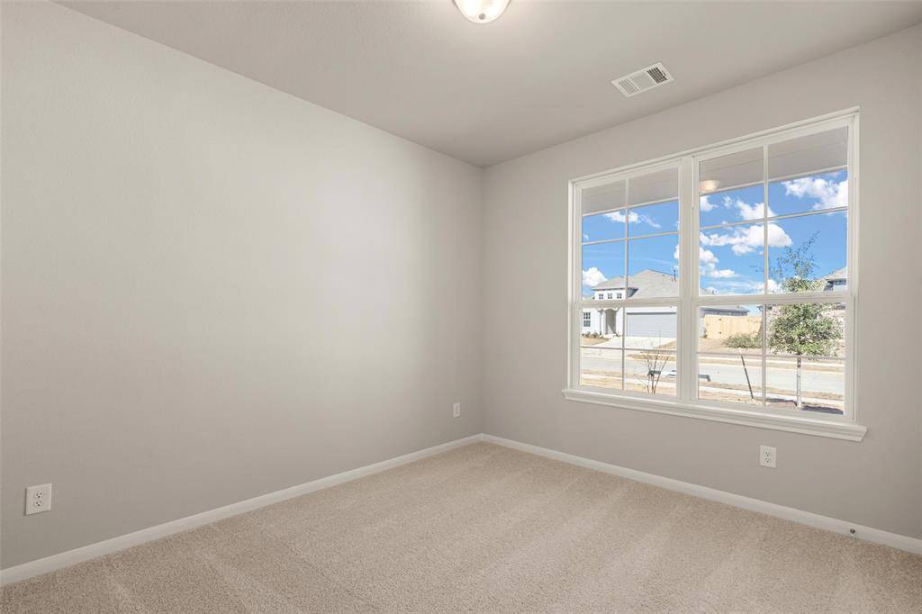 note: Sample product photo. Actual exterior and interior selections may vary by homesite.