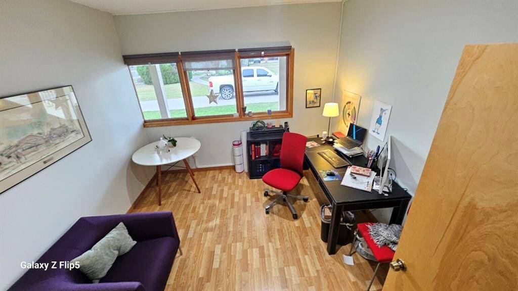 Spacious Office 1