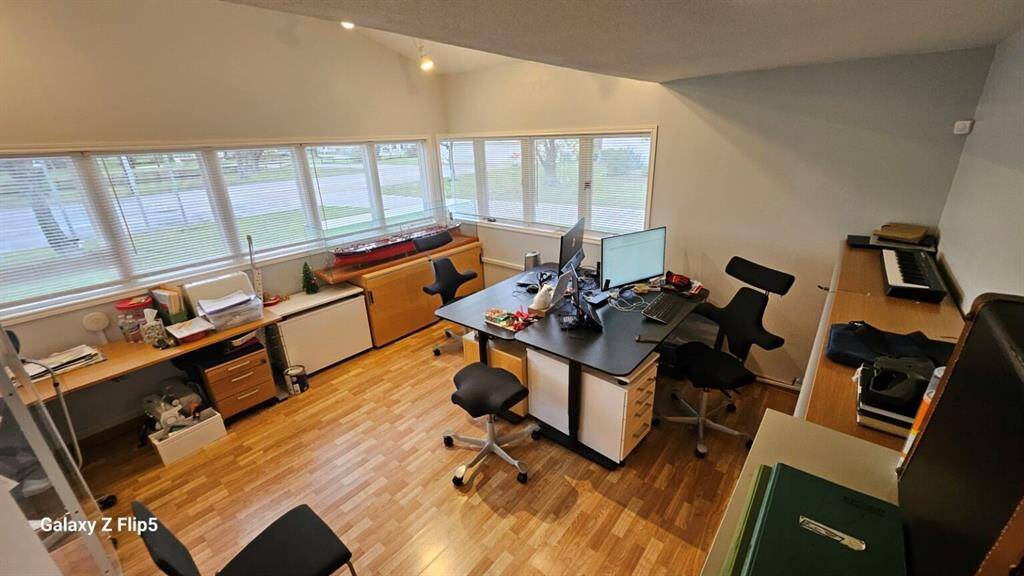 Spacious Office 2