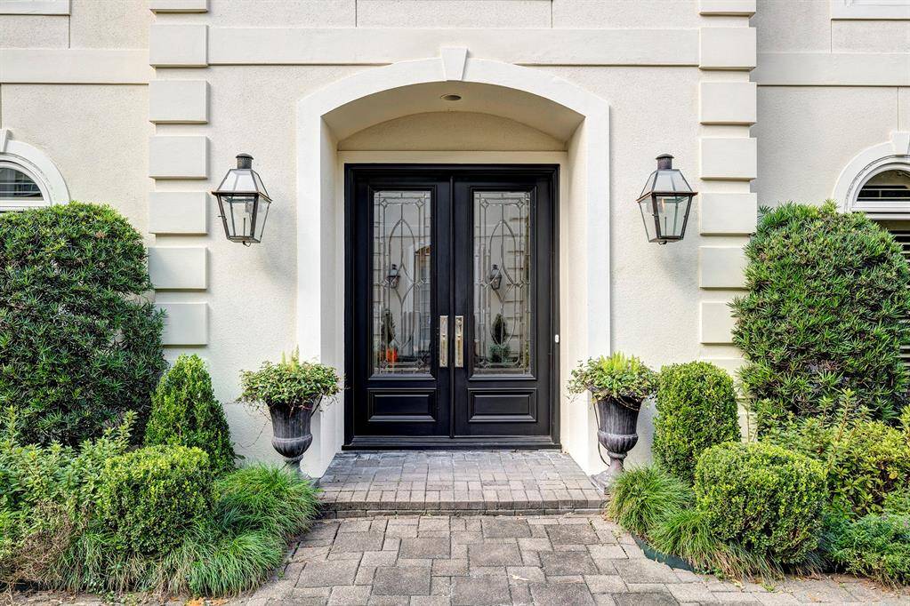 Striking glass double doors with gas lanterns make an impressive entrance. Window replaced with double pane. ACs replaced. The Tangle Ln block between Sage and Post Oak has license ALR readers and Pinehaven security rides the neighborhood and is on call for those that pay the minimal annual fee.Garage has epoxy floor, 11 cabinets and door to back yard