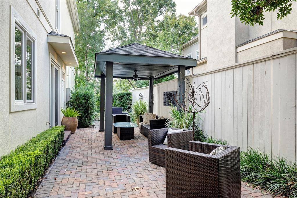 Pergola with mosquito system. Conveniently located outside breakfast room door