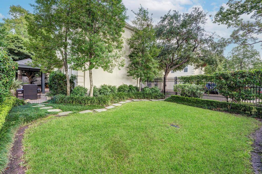 Side yard feeds into the back yard. Completely fenced. Guest can walk from guest parking into the yard.