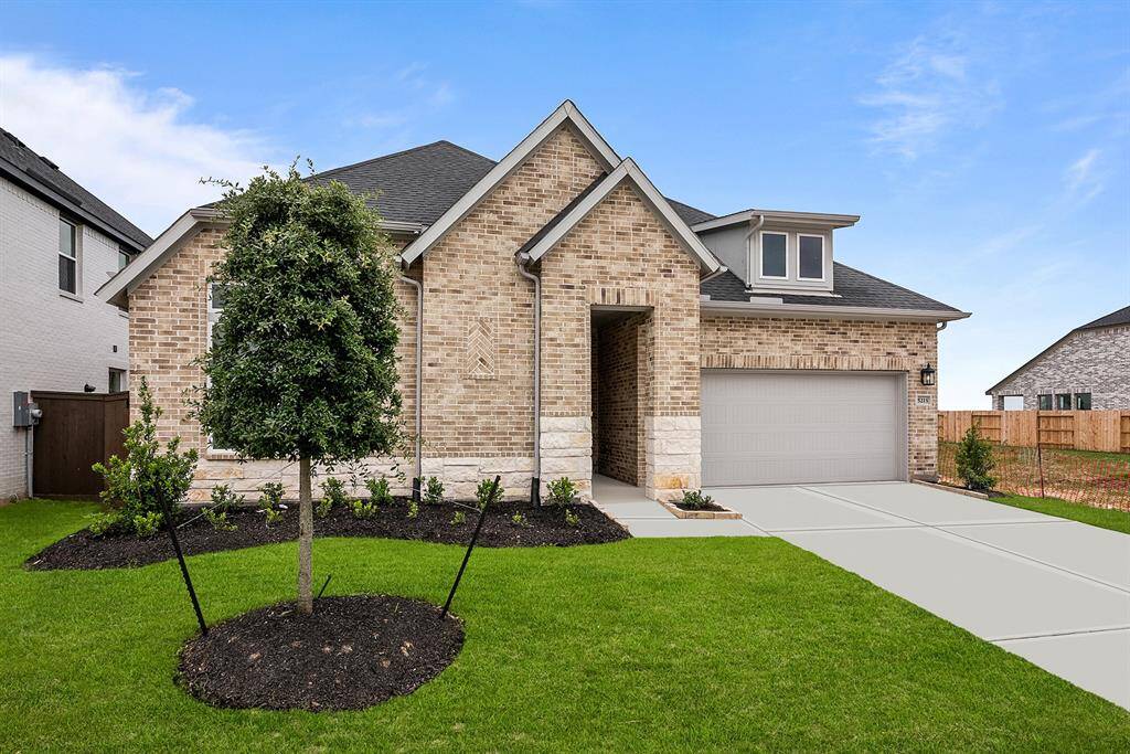 Welcome to The Begonia by David Weekley Homes. Move-In-Ready Now!