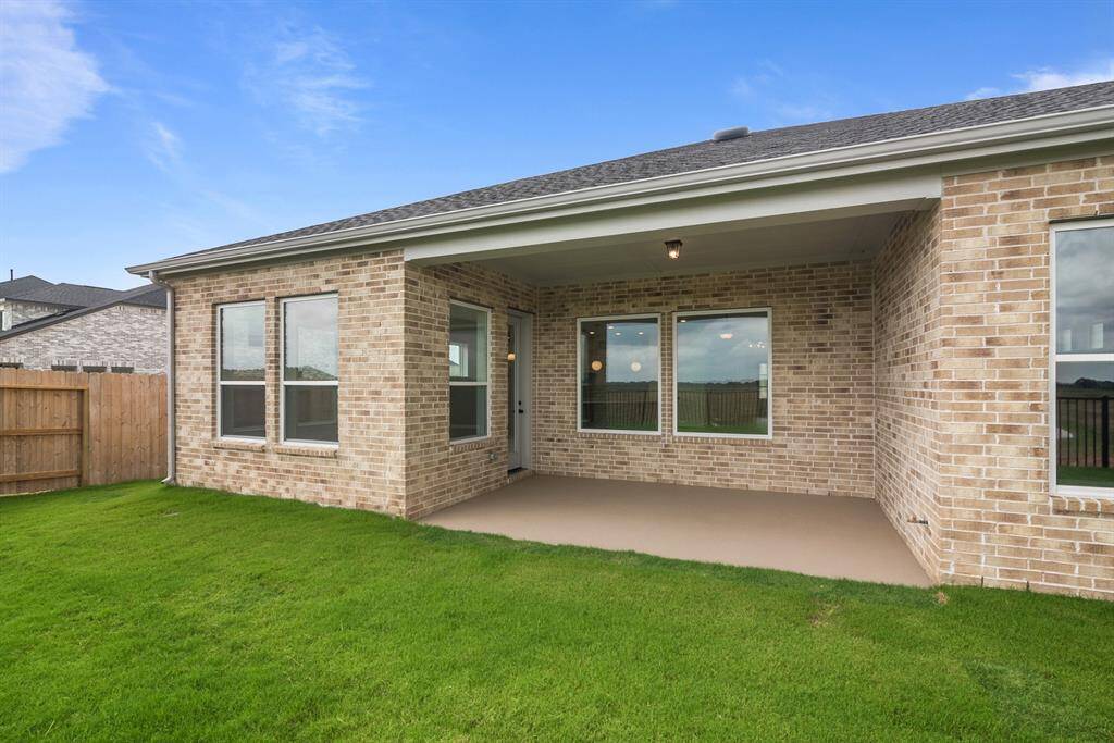 Welcome to The Begonia by David Weekley Homes. Move-In-Ready Now!