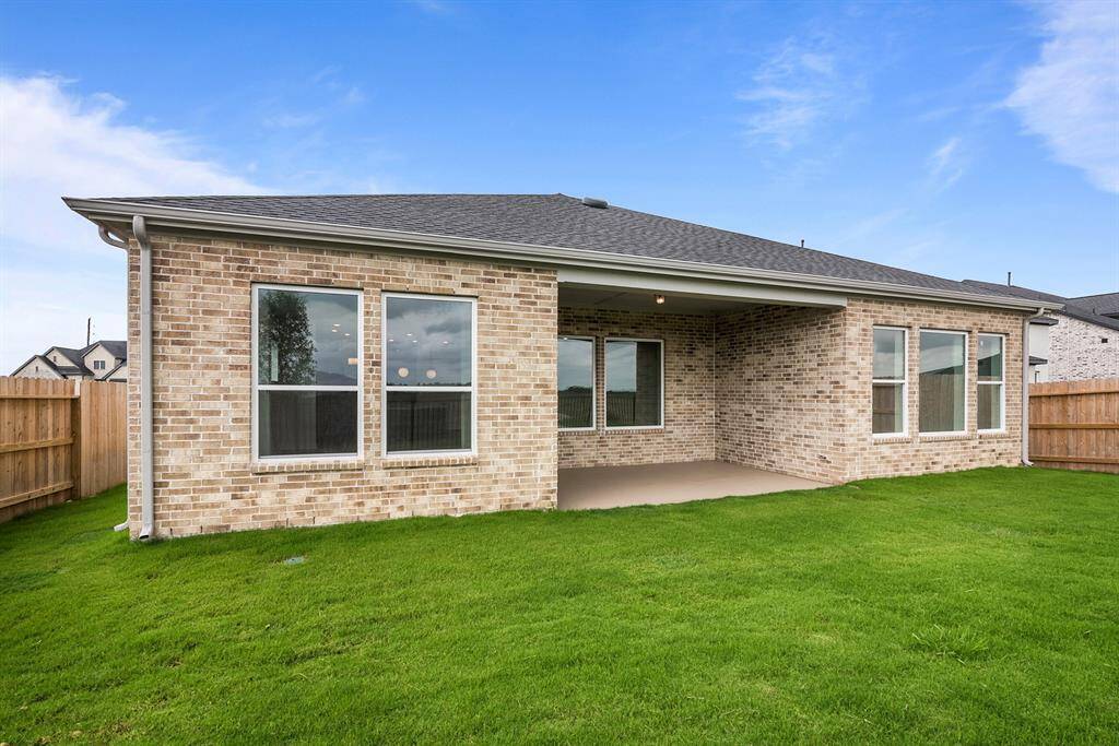 Welcome to The Begonia by David Weekley Homes. Move-In-Ready Now!