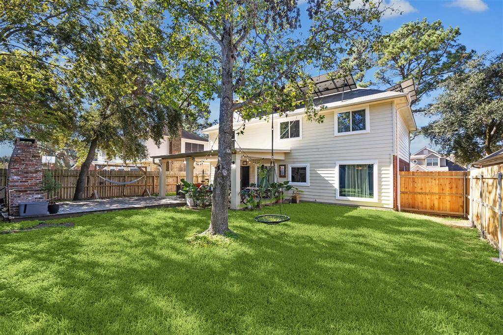 Fully fenced back yard, ready for entertaining!
