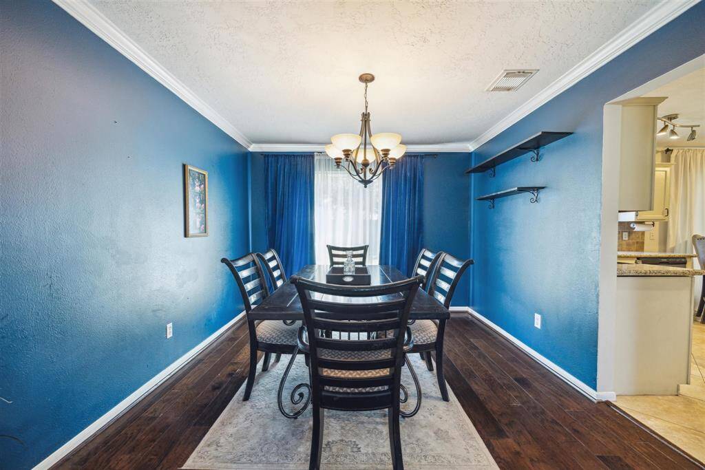 Separate dining room right next to the kitchen.