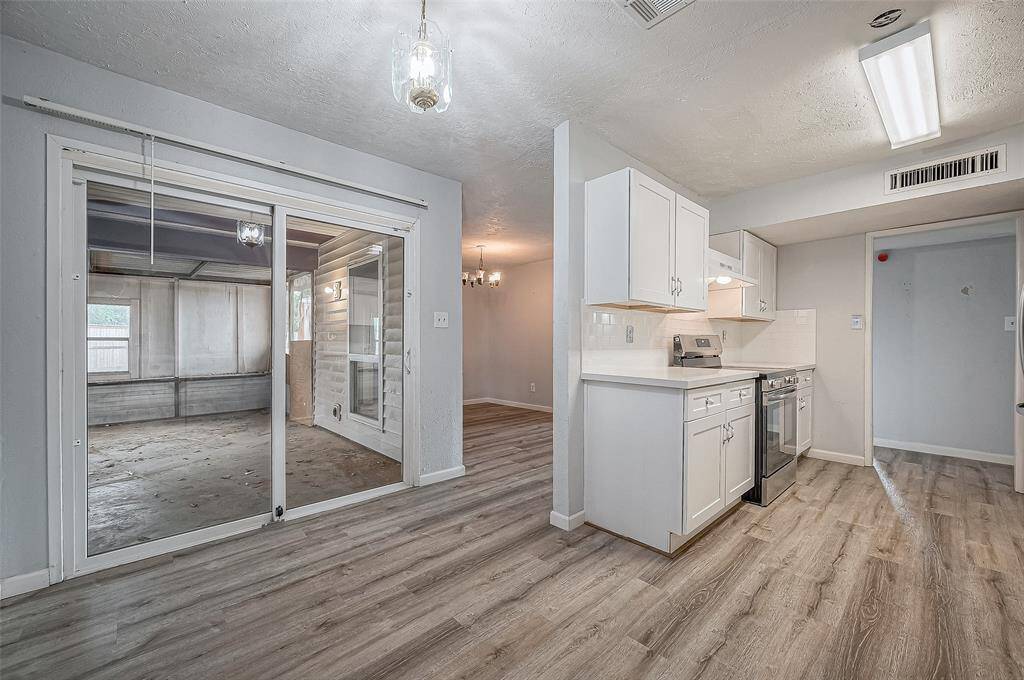 Sliding doors to enclosed back patio