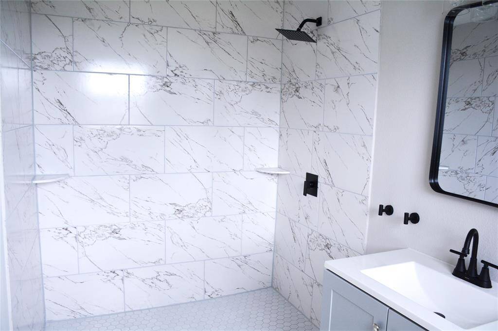 master bedroom full bathroom