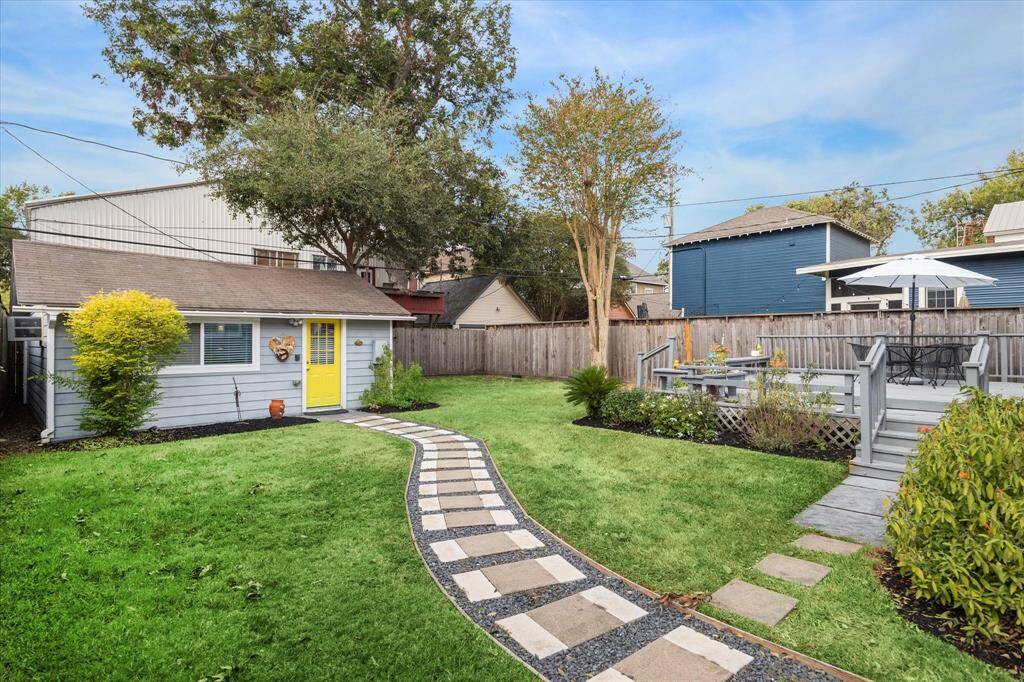 Beautiful, well maintained pathways to the patio and the guest house. Such a charming backyard!