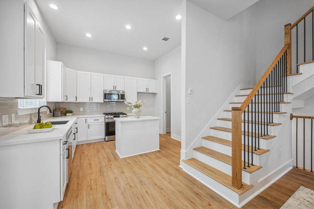 This kitchen is equipped with a gas range and features anisland for food preparation, dining, and entertaining. Soft closing cabinets and drawers.