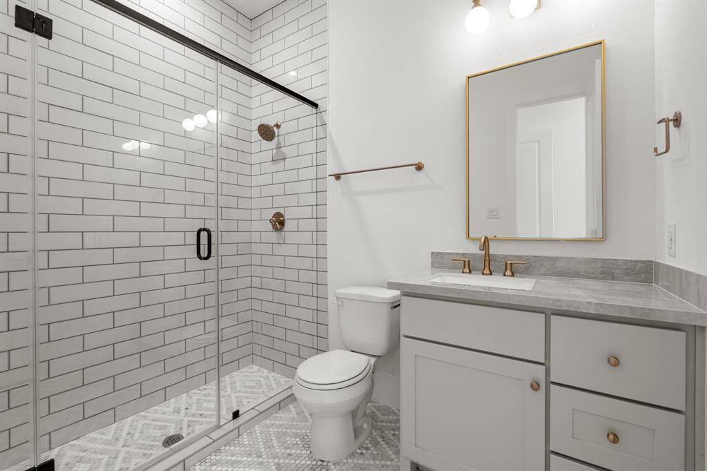 Downstairs guest Bathroom