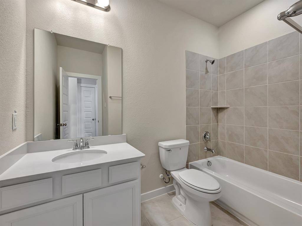 Photo is not of the actual home but is an inspirational photo of builder’s model home and may depict options, furnishings, and/or decorator features that are not included.