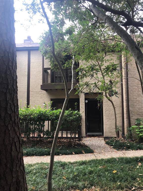 Front view of property.