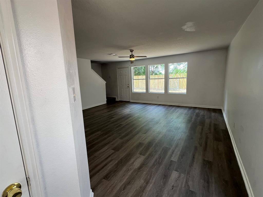 1934 Tomlinson Trail Drive, Houston, Texas, 77067-3925 Harris County