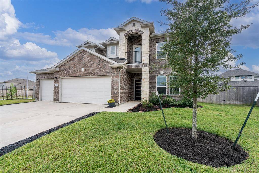 An extra wide driveway and meticulously maintained landscaping offer wonderful curb appeal!