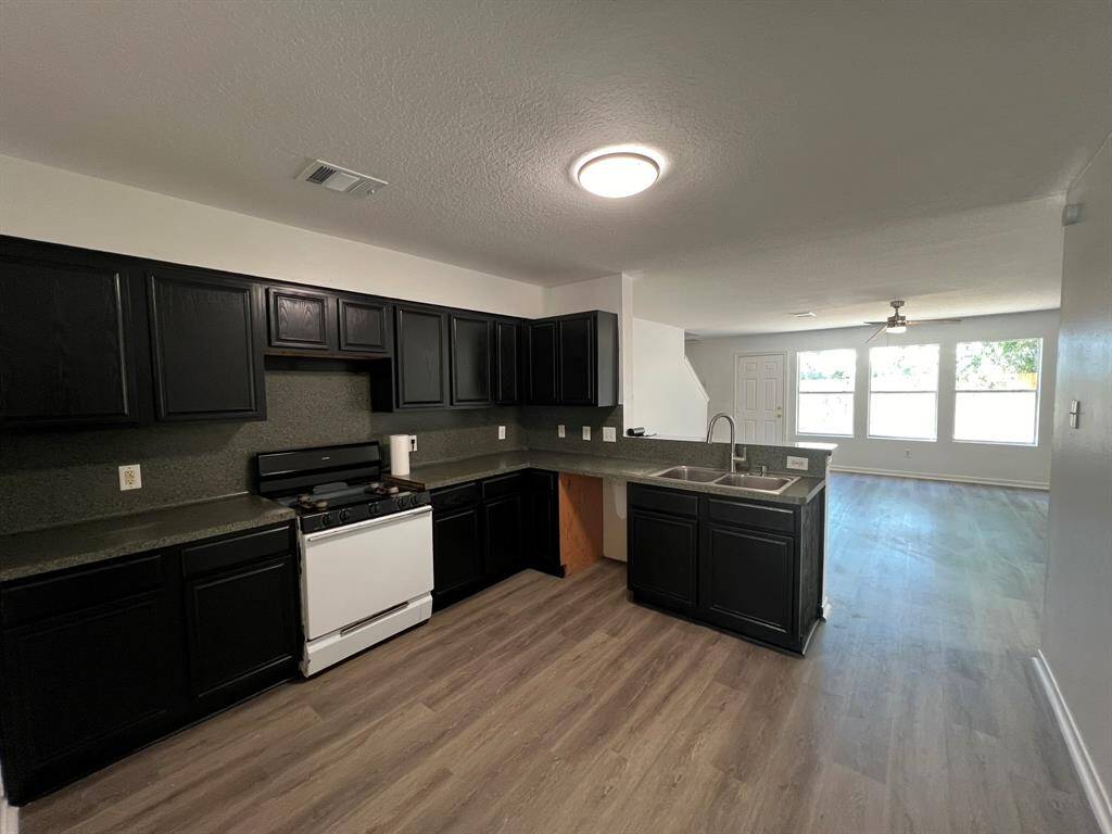 1934 Tomlinson Trail Drive, Houston, Texas, 77067-3925 Harris County