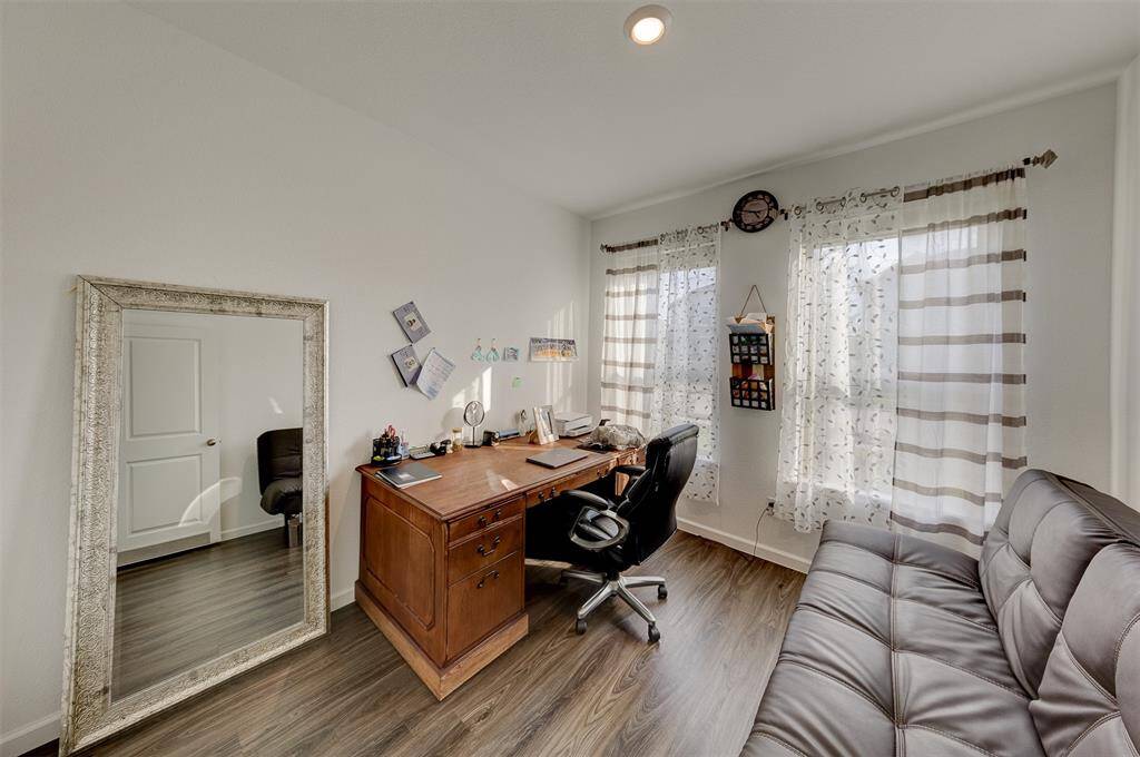 Room / Office 1st Floor