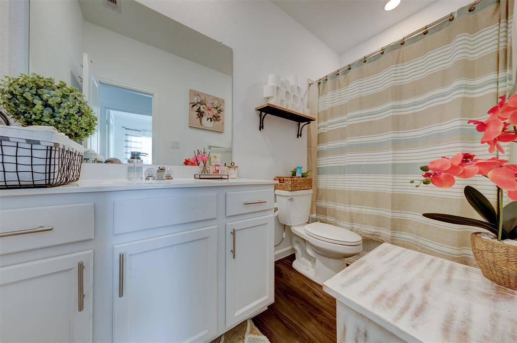 Full Bathroom by entry way