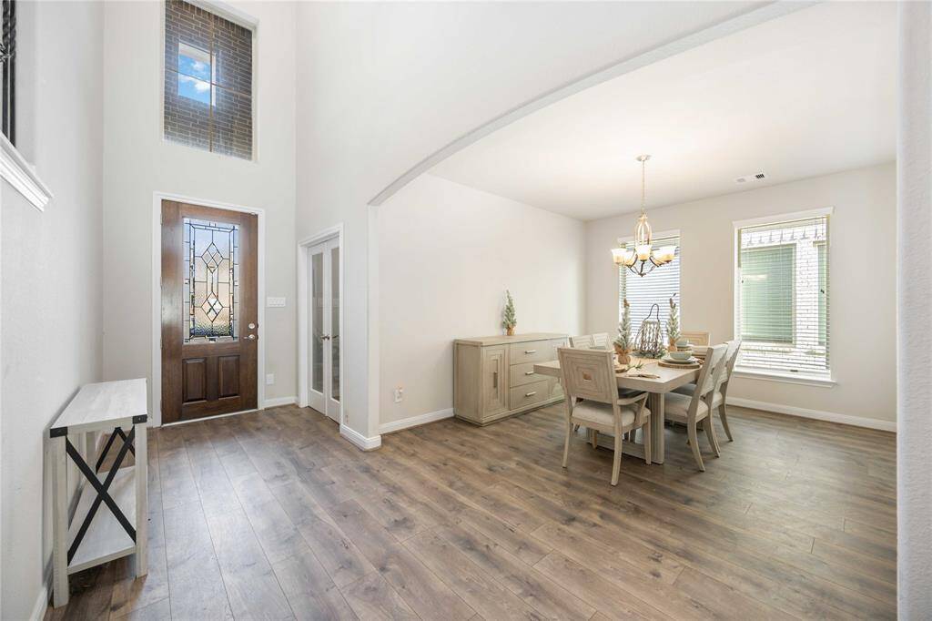Formal dining or flex space