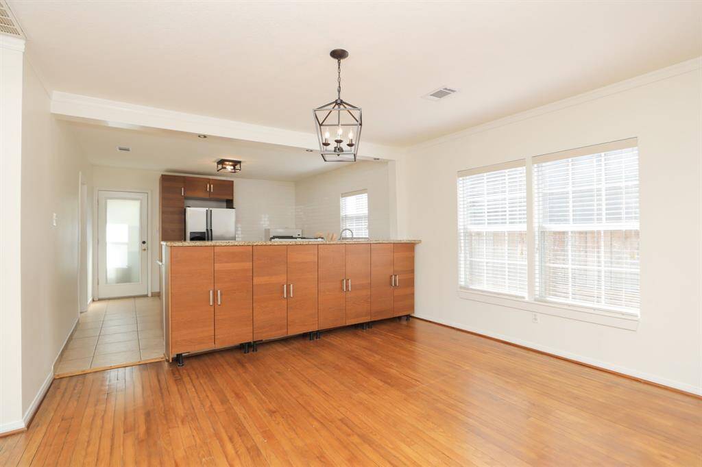 Natural light throughout.