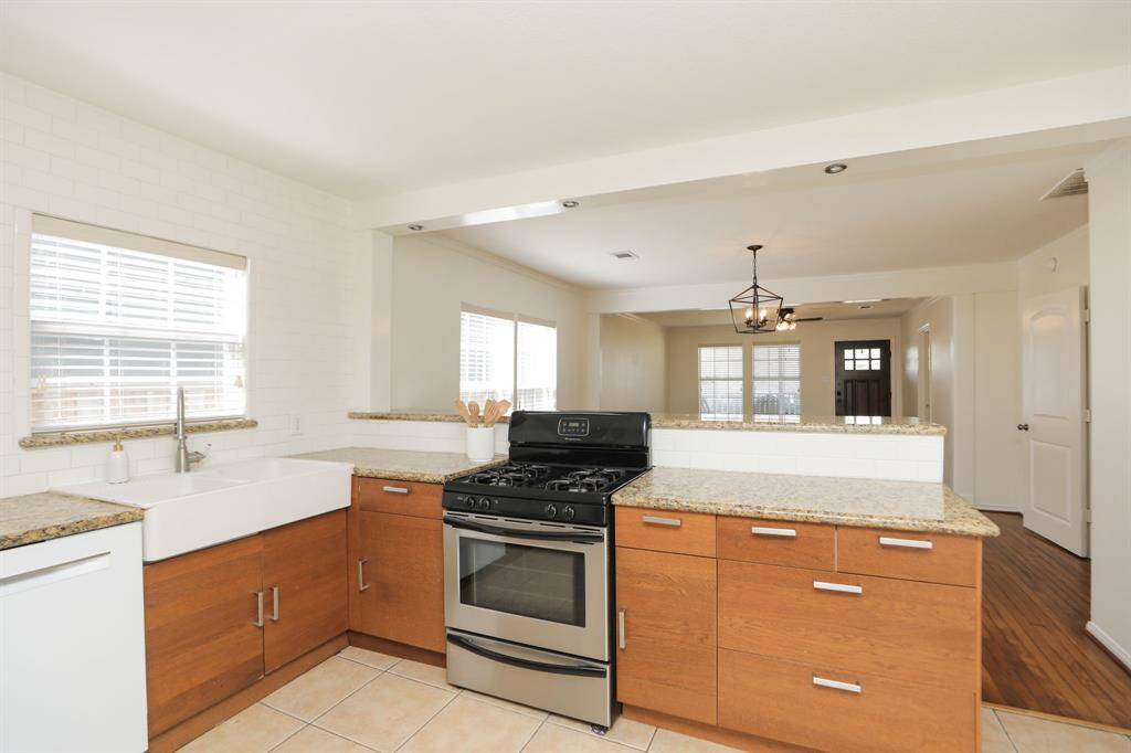 Great farm sink with window.