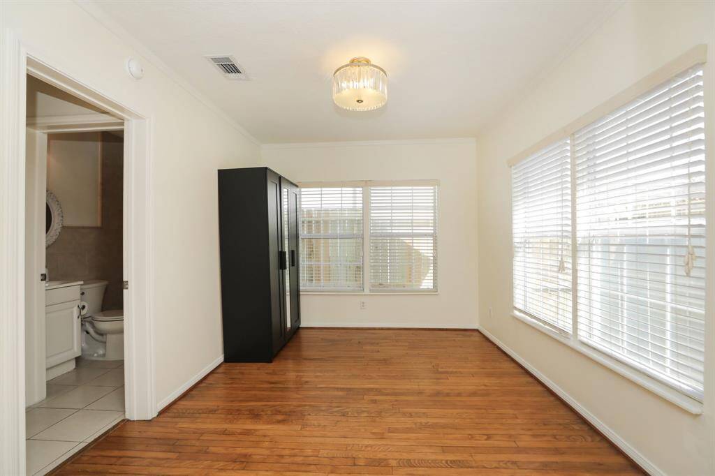 Back secondary bedroom.
