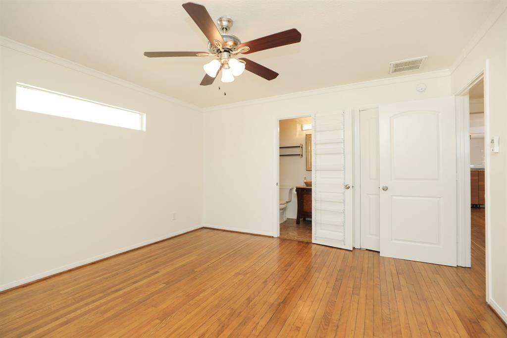Primary ensuite.