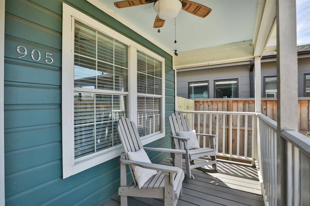 Relaxing front porch.
