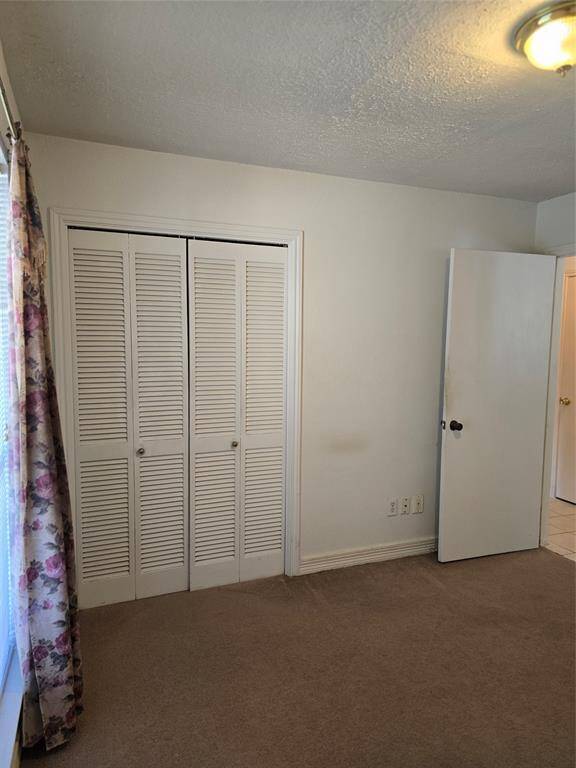 Secondary bedroom.